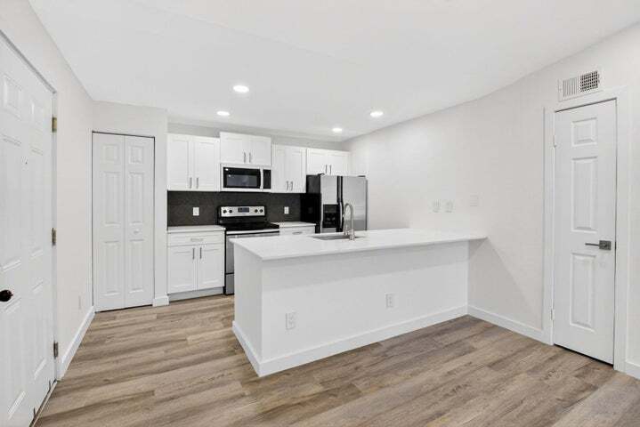 Building Photo - 1825 Palm Cove Blvd