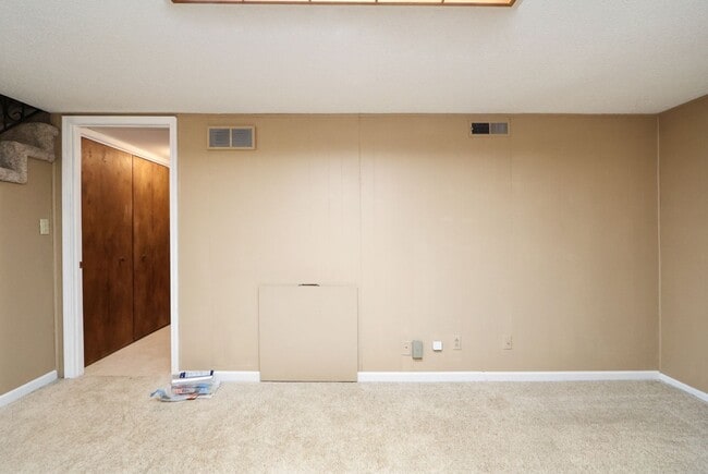 Building Photo - 340 Twykingham Pl