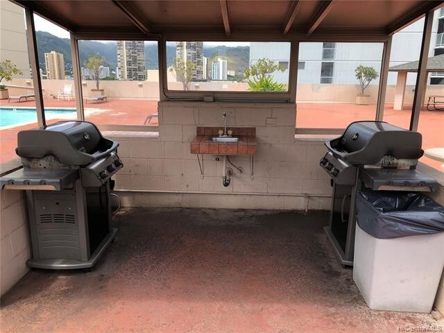 Building Photo - 2211 Ala Wai Blvd