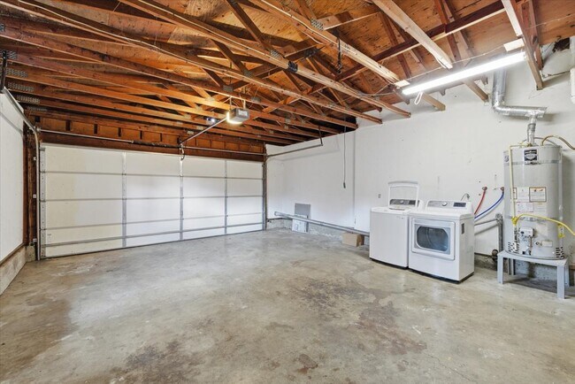 Building Photo - 2500 Alma Dr