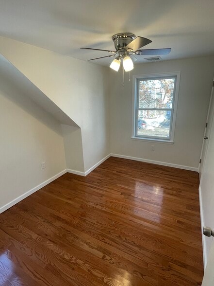 1st Flr Bedroom - 576 John St