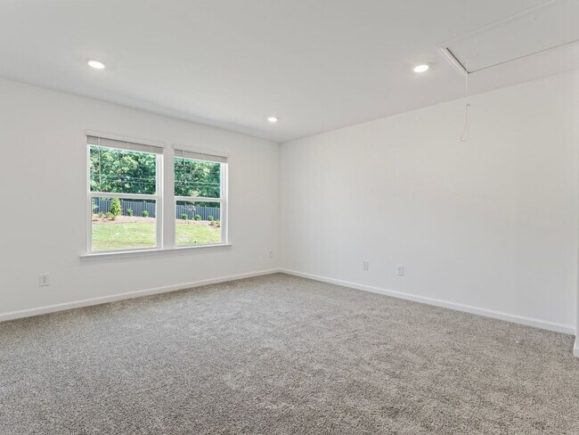 Building Photo - 5 Bed + 3 Bath Single Family Home in Charl...