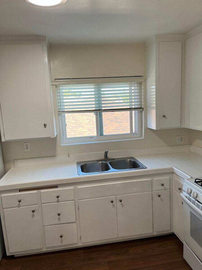 Building Photo - 11052 Culver Blvd