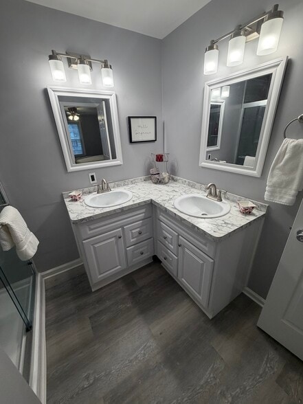 Main bathroom - 102 Stone Hurst Ct
