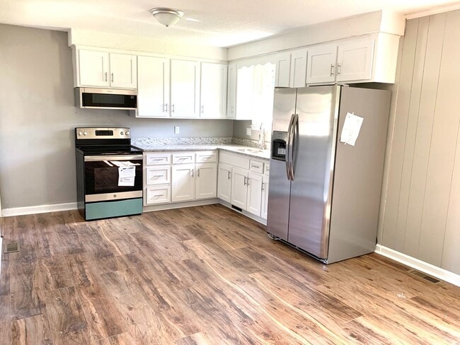 Building Photo - 512 Kellia Dr