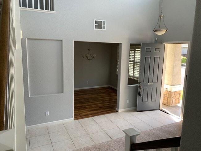 Building Photo - 492 Tilden Cir