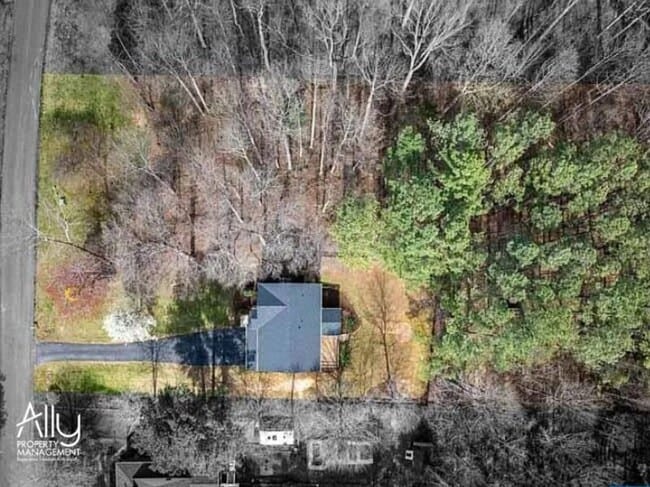 Building Photo - 170 W Rosewood Dr