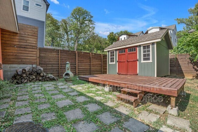 Building Photo - 3212A Lincoln Ave