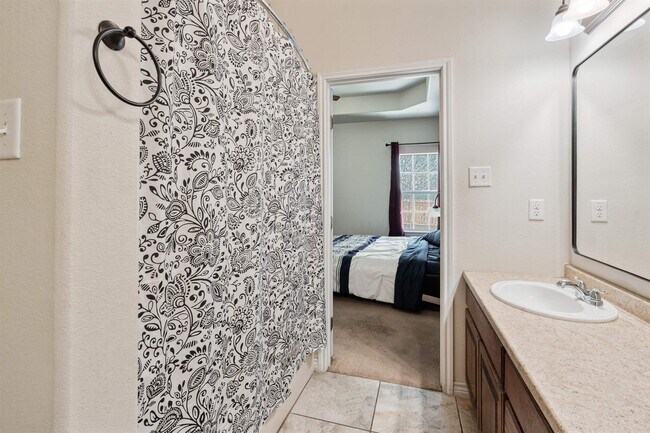 Building Photo - 103 Spike Run