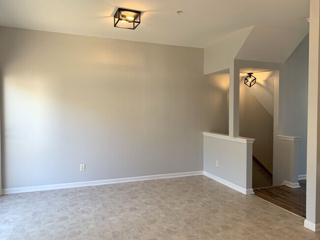 Building Photo - Spacious 3-Bed / 2.5-Bath Townhome – Antrim Crossing Subdivision