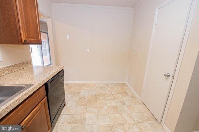 Building Photo - 804 College Ln