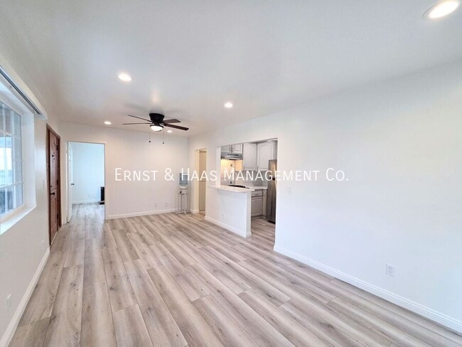 Building Photo - 1084 Walnut Ave