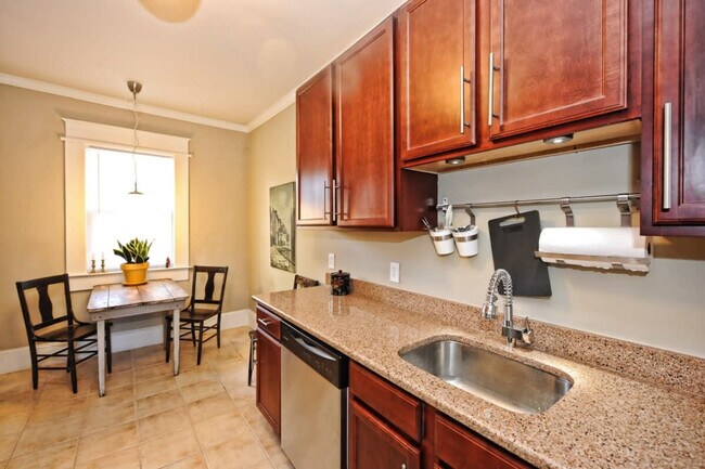 Building Photo - 2101 Kirkwood Ave