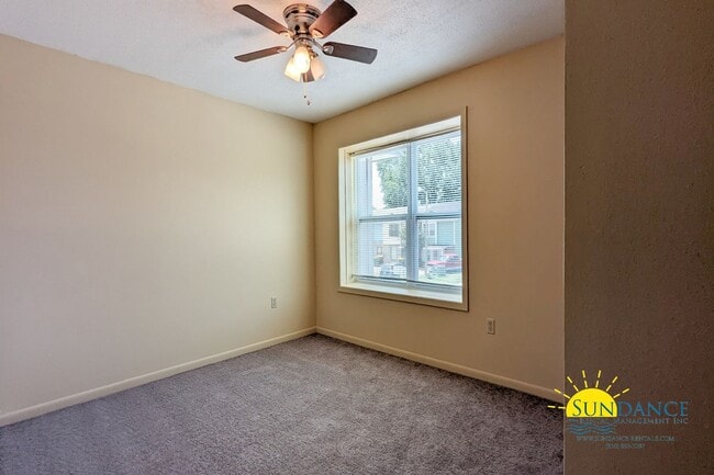 Building Photo - Adorable 2 Bedroom Townhouse located in Fort Walton Beach!
