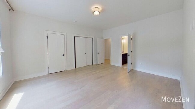 Building Photo - 5018 Double Lakes Dr