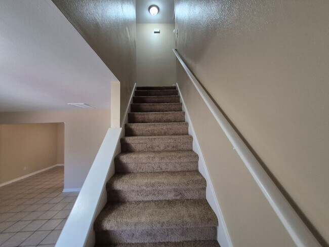 Building Photo - 5907 Deer Lake Dr