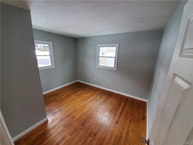 Building Photo - 1008 Hudson St