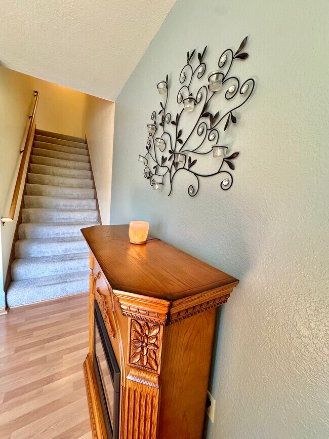 Building Photo - 367 Kristin Ct E