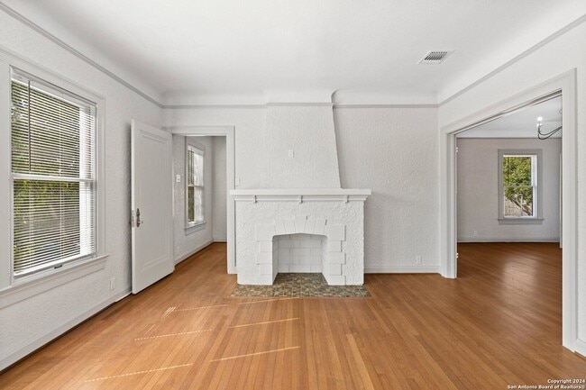 Building Photo - 331 W Elsmere Pl
