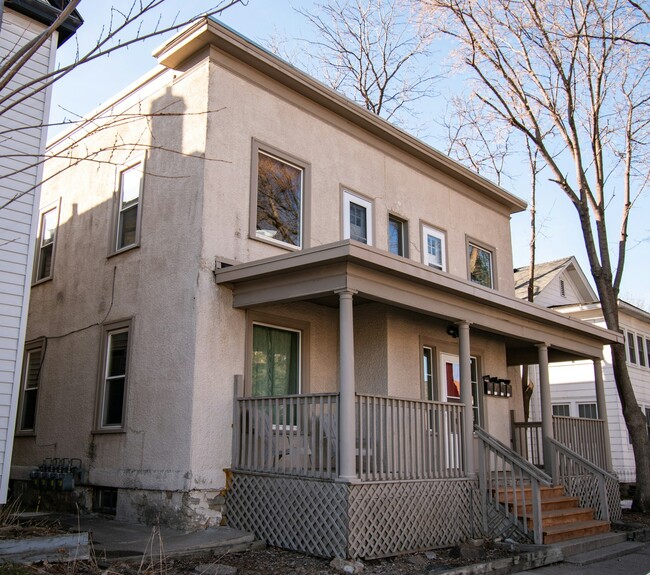 Building Photo - 632 Adams St NE