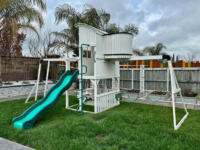 Building Photo - Beautiful home with large backyard in Mountain House