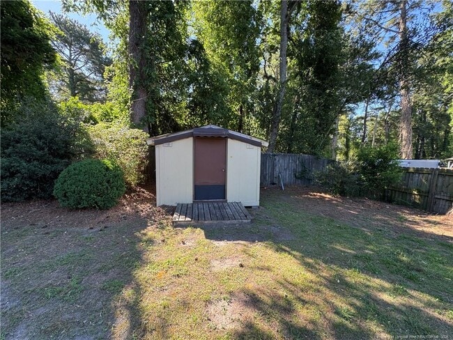 Building Photo - 521 Vista Dr