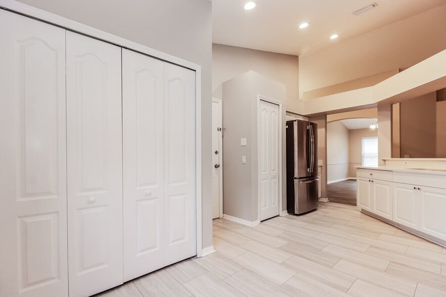 Building Photo - 29611 Birds Eye Dr