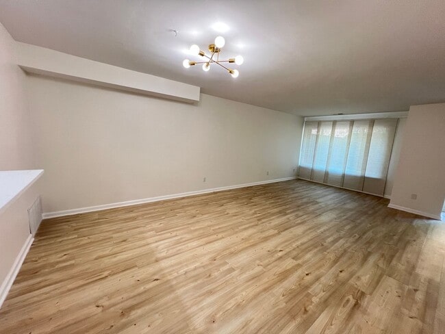 Building Photo - Newly renovated 3-bedroom, 2.5-bath home in Philadelphia’s Art Museum area