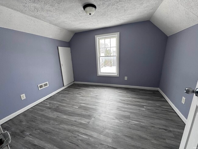 Building Photo - 1613 W 15th St