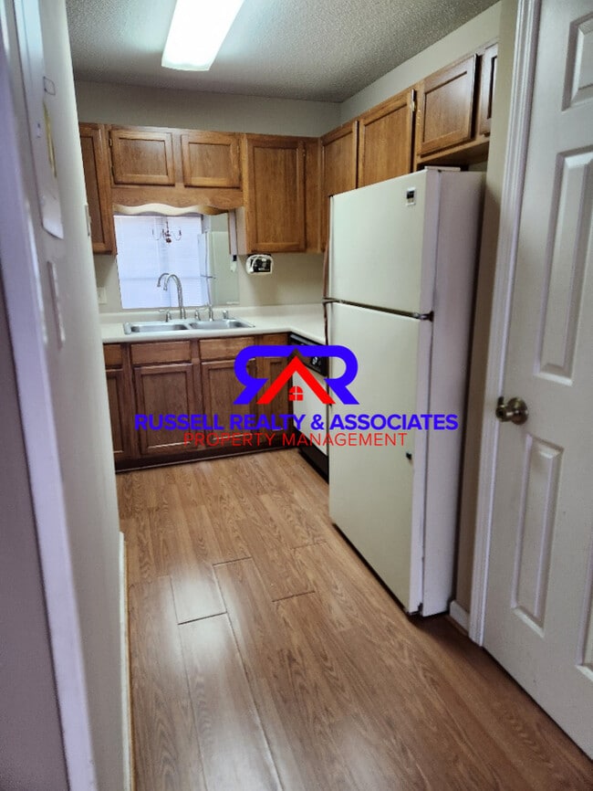 Building Photo - One Level Condo- 1BR-1BA
