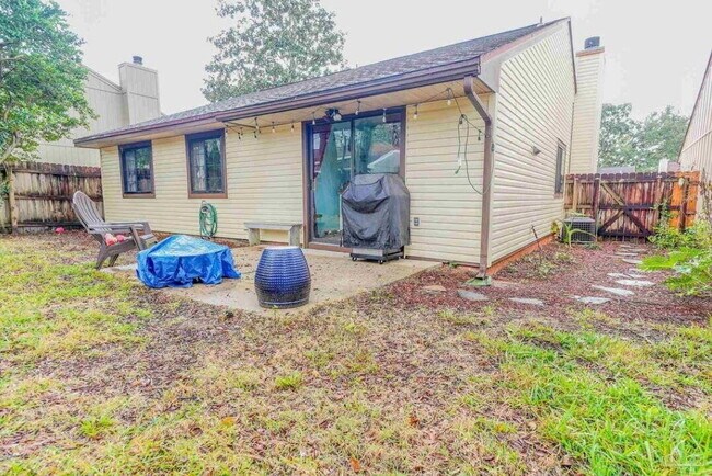 Building Photo - 1030 Alderwood Way