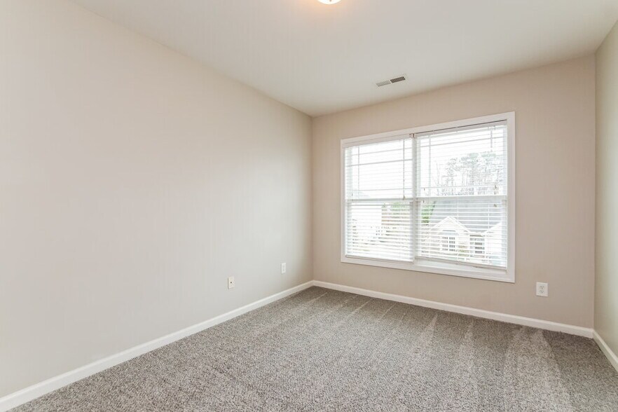 Building Photo - 56 Killington Dr