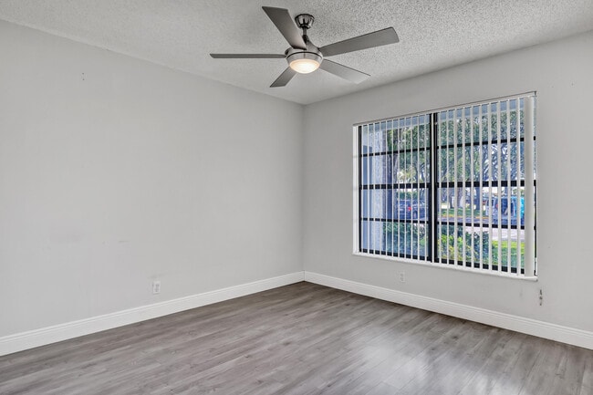 Building Photo - 4575 Lucerne Lakes Blvd W