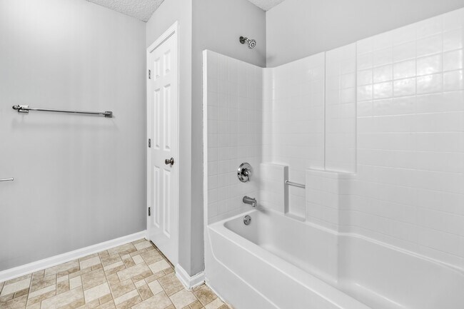 Building Photo - 777 King George Blvd