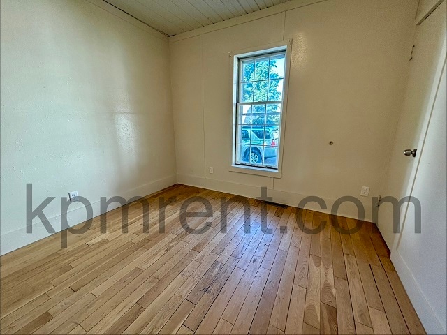 Building Photo - 912 2nd Ave NE