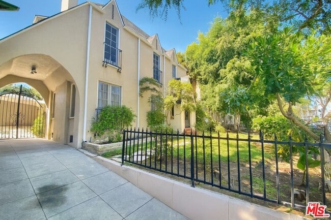 Building Photo - 753 S Ogden Dr