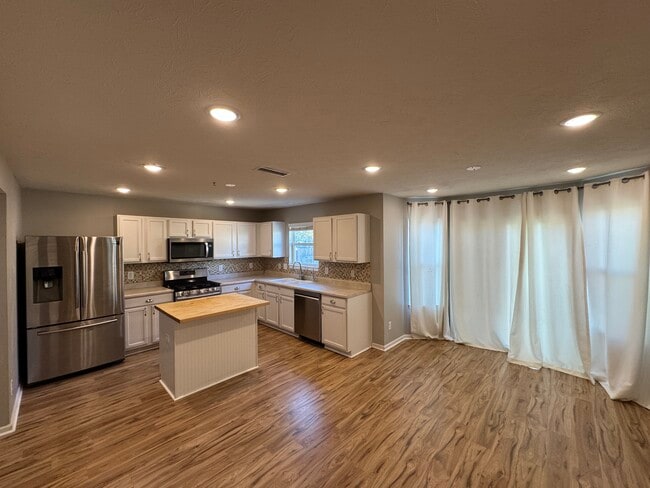 Building Photo - 15031 Tiki Trail