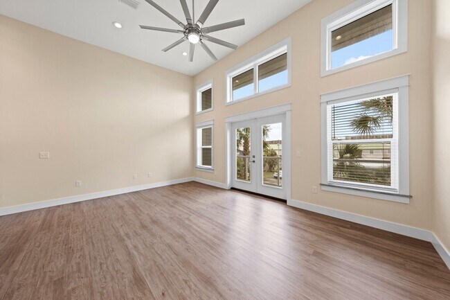 Building Photo - Luxury 3 Bedroom Townhouse on Okaloosa Island!