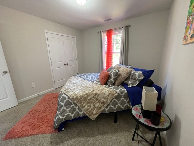 Building Photo - Highland Park - Easley - Furnished or Unfu...