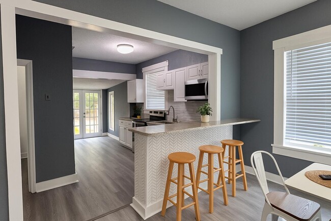 Building Photo - 1216 E 33rd Ave