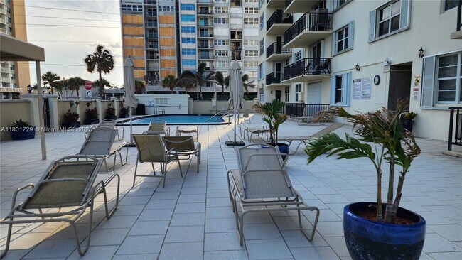 Building Photo - 1501 S Ocean Dr