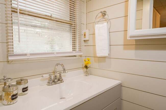 Building Photo - 421 Pennsylvania Ave