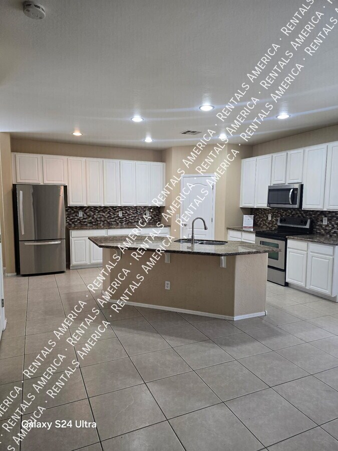 Building Photo - 6845 W Alta Vista Rd