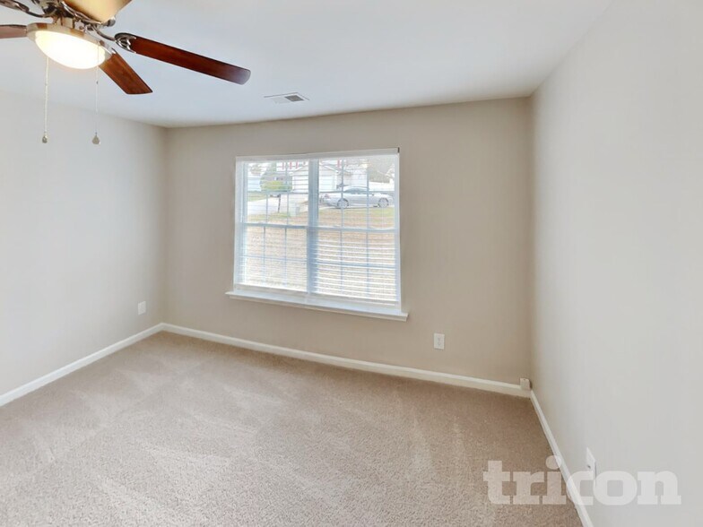 Building Photo - 301 Bedford Park Dr