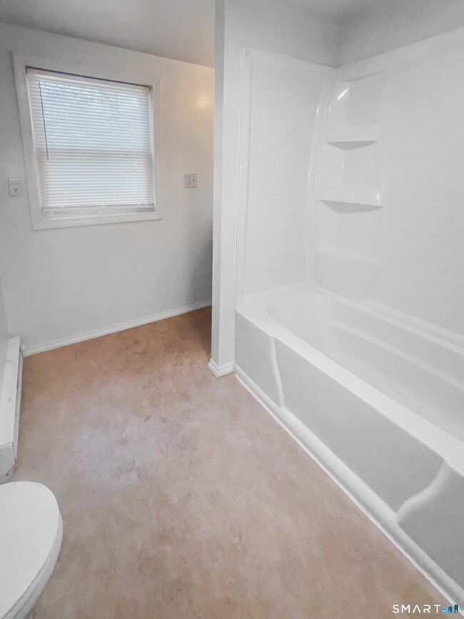 Building Photo - 1235 Bank St