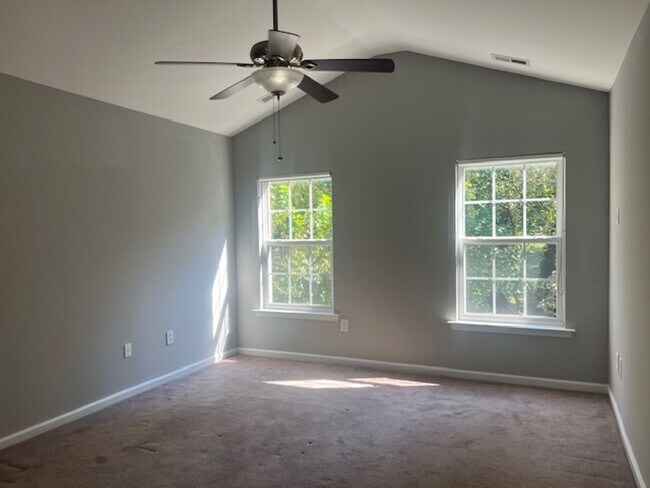 Building Photo - 8 Grosbeak Ln