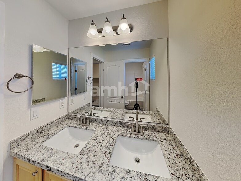 Building Photo - 8892 Happy Stream Ave