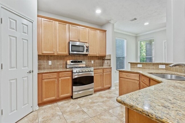 Building Photo - 114 N Hawkhurst Cir