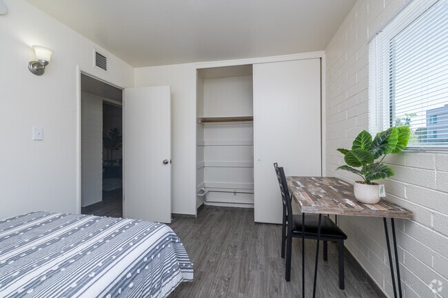 2BR, 1BA - 710SF - Bedroom - University Vista Student Apartments