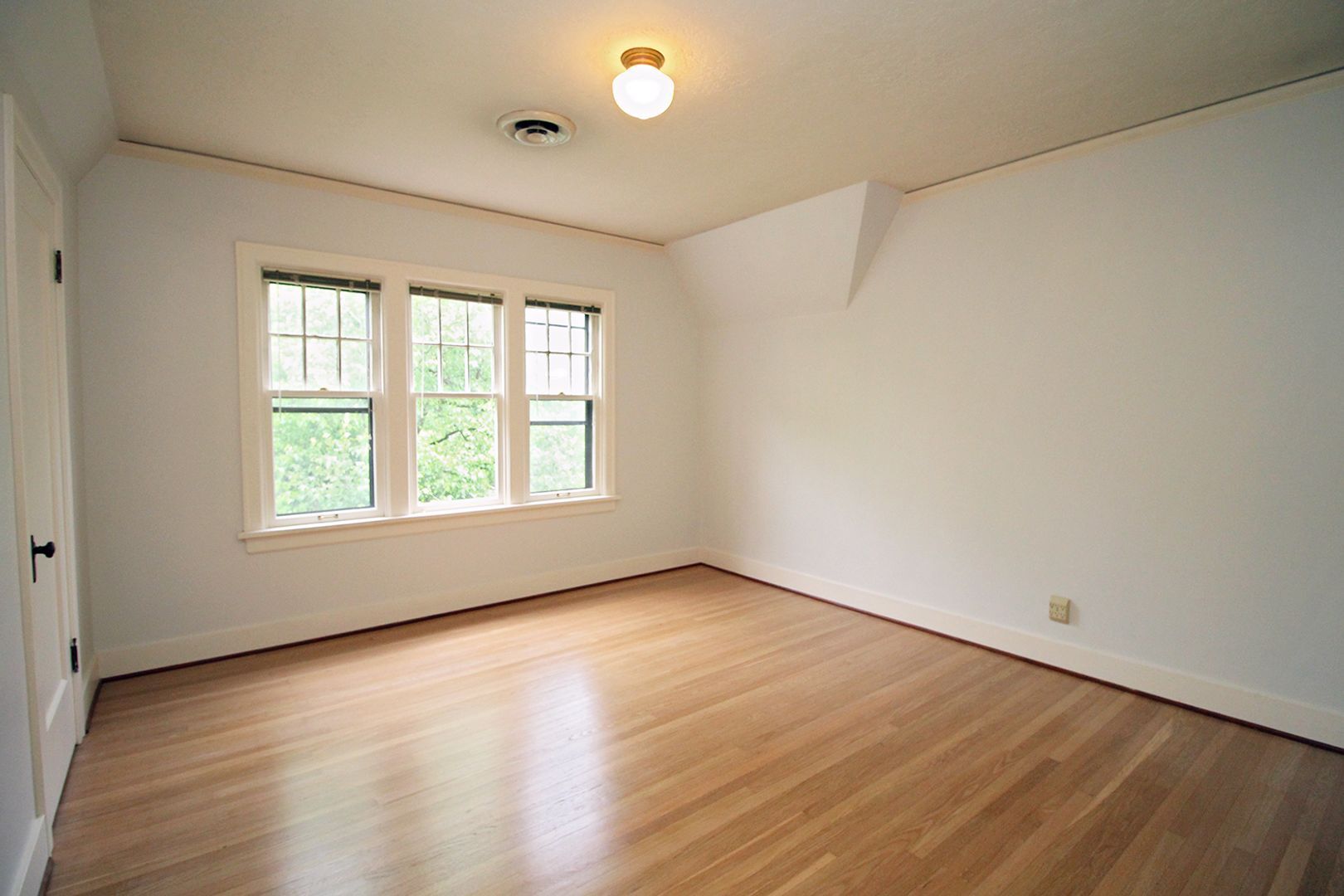 Building Photo - 2904-2914 SE Washington St & 606 SE 29th Ave